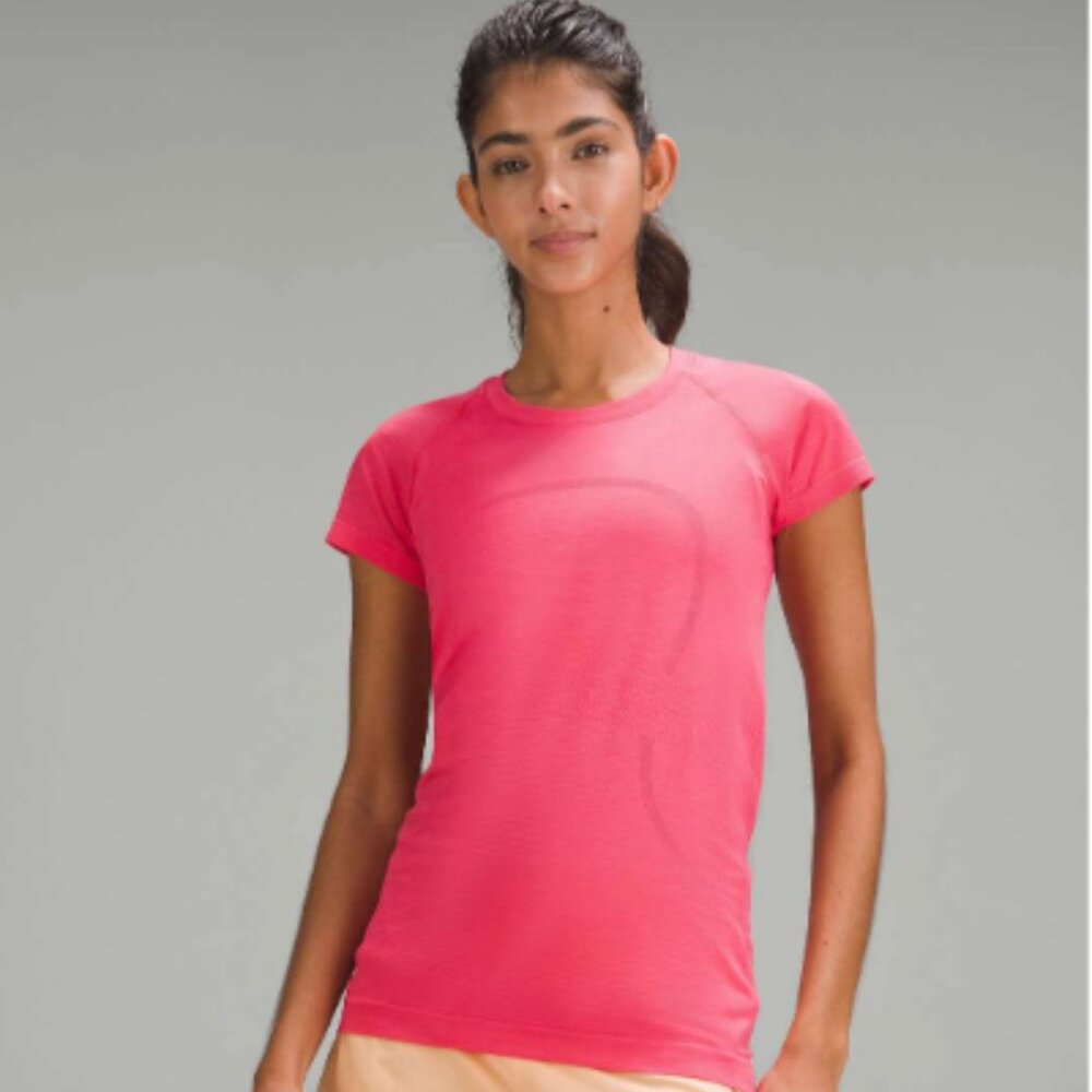 Lululemon Swiftly Tech Short-Sleeve Shirt 2.0 Lip Gloss / Lip Gloss